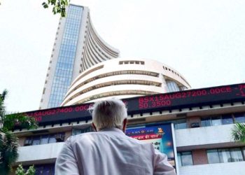 Equity indices open in green ahead of Economic Survey presentation