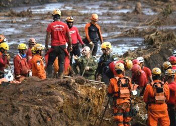 An Israeli army rescue unit (C) assists Brazilian firefighters in the search for survivors, and victims, of the mine dam collapse in Minas Gerais state