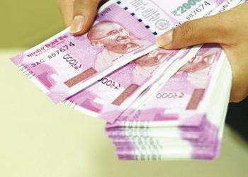 Rupee falls 17 paise against US dollar in early trade