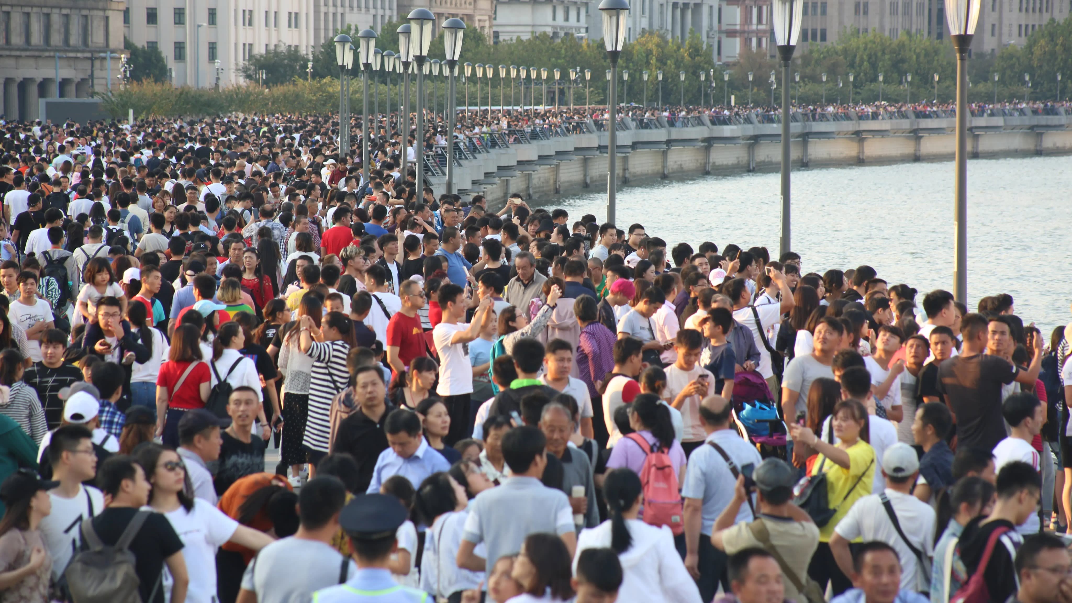 Людей проживает в китае. Шанхай перенаселение. Шанхай население 2021. Пекин Китай население. Население Китая 2023.