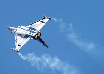 A Dassault Rafale fighter takes part in flying display during the 52nd Paris Air Show at Le Bourget Airport near Paris, France June 25, 2017. (REUTERS)