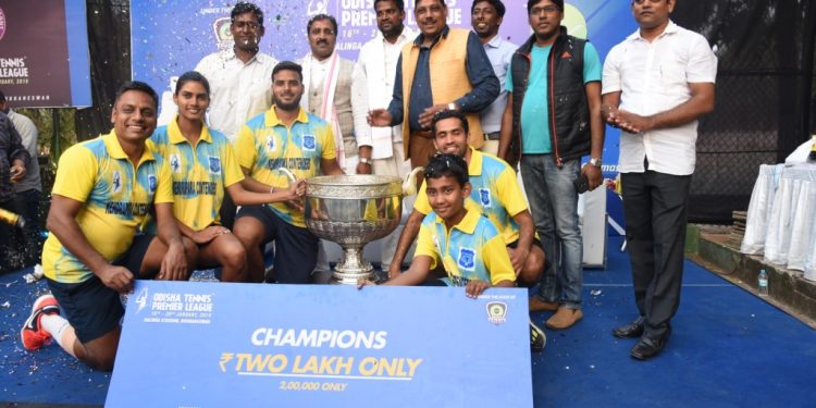 Kendrapara Contendors players and officials pose with the winners’ cheque and the trophy at the Kalinga Stadium tennis complex, Sunday    