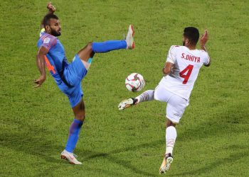 India's Pronay Halder (L) and Bahrain's Sayed Dhiya Saeed in action during their match in Sharjah, Monday