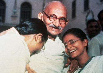 Mahatma Ghandi enjoys a laugh with his two granddaughters Ava and Manu at Birla House in New Delhi. (Getty Images/AFP)