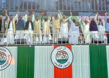 Mamata Banerjee and other opposition leaders during the rally in Kolkata, Saturday