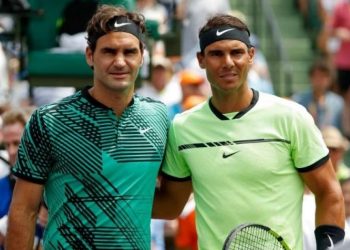 Roger Federer (L) and Rafa Nadal