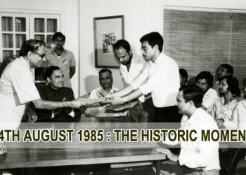 Assam Accord signatory and AGP co-founder Biraj Kumar Sarma (R) receiving the MOS. (WIKI commons)