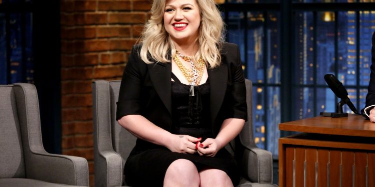 Singer Kelly Clarkson during an interview on February 27, 2018 (TWITTER)