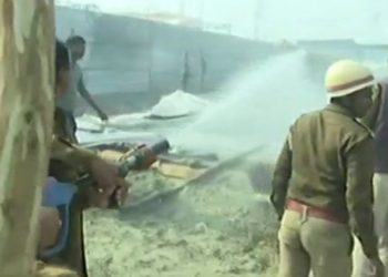 Fire breaks out at Kumbh Mela camp in Prayagraj; no casualties reported after suspected cylinder blast (TWITTER)