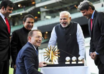 Narendra Modi (2nd from right) laughs with former Indian cricketers (L-R) V. V. S. Laxman, Sunil Gavaskar and Kapil Dev after they presented Australian Prime Minister Tony Abbott with a gift during a reception in Melbourne. (PTI)