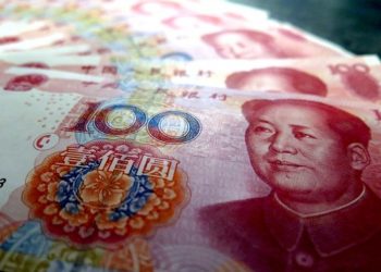Chinese yuan edges higher to 6.7472 against US dollar