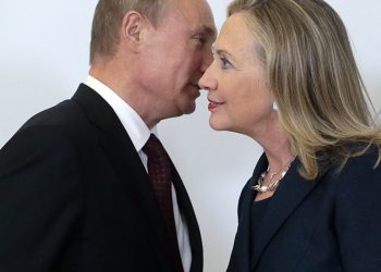 Hillary Clinton and vladimir Putin (L) (AP)