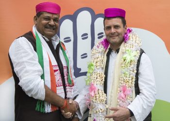 New Delhi: Congress President Rahul Gandhi with inducts cricketer-turned politician Kirti Azad as he joins the party in New Delhi, Monday, Feb 18, 2019. MP Kirti Azad was suspended by the BJP for anti-party activities. (PTI Photo)   (PTI2_18_2019_000060B)