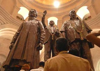 Statues of Mayawati and her mentor Kanshi Ram under B.R. Ambedkar in a Lucknow park (CC)