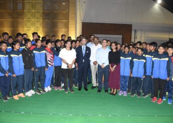 Abhinav Bindra (C), Sports Minister Chandra Sarathi Behera, secretary Vishal Dev, Olympian Anuradha Biswal, former India women’s footballer Sradhanjali Samantray alomng with sports hostel kids pose for a photograph at the Kalinga Stadium hockey complex, Monday 