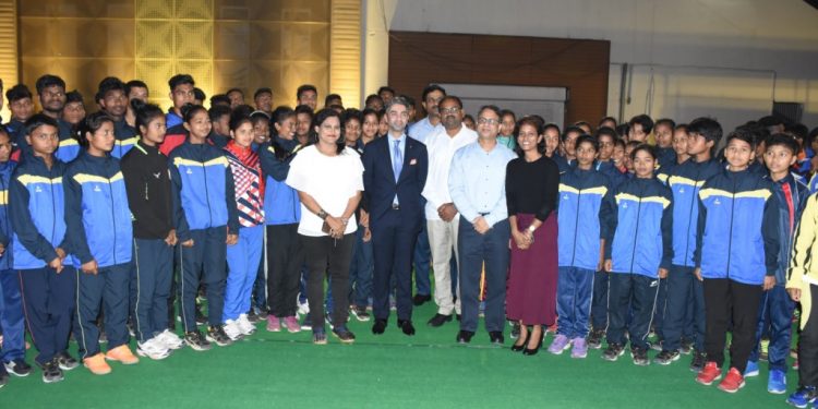 Abhinav Bindra (C), Sports Minister Chandra Sarathi Behera, secretary Vishal Dev, Olympian Anuradha Biswal, former India women’s footballer Sradhanjali Samantray alomng with sports hostel kids pose for a photograph at the Kalinga Stadium hockey complex, Monday 