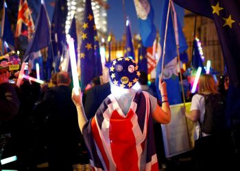 Anti-Brexit protesters shout slogans outside of the Houses of Parliament in London, Britain, February 27, 2019. (REUTERS)