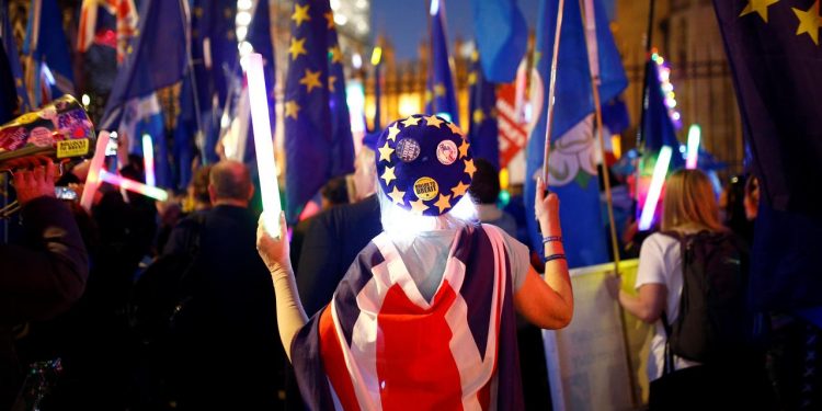 Anti-Brexit protesters shout slogans outside of the Houses of Parliament in London, Britain, February 27, 2019. (REUTERS)