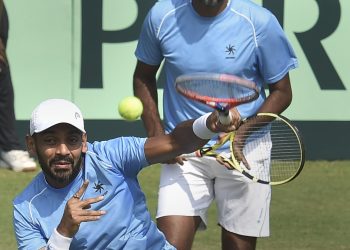 Divij Sharan (front) and Rohan Bopanna in action against Italy in the men’s doubles match at the Davis Cup Qualifiers at Calcutta South Club, Saturday