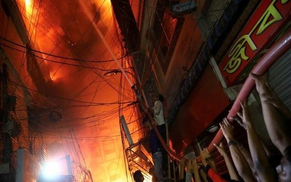 A view of a scene of a fire that broke out at a chemical warehouse in Dhaka, Bangladesh February 20, 2019. REUTERS/Mohammad Ponir Hossain     TPX IMAGES OF THE DAY