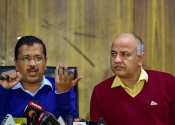 Delhi Chief Minister Arvind Kejriwal (L) and Deputy Chief Minister Manish Sisodia during the press conference, Thursday