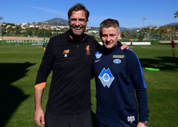 Jurgen Klopp (L) and Ole Gunnar Solskjaer