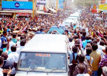 Actor-turned-politician Kamal Haasan greets supporters during a public rally to launch his party, at Raj Mahal in Tamil Nadu’s Pollachi Feb 21, 2018. (IANS)