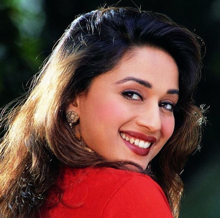 Was curly, thick hair some sort of norm for Bollywood actress hairstyles in  the Early 90s? They do look gorgeous though 😍 : r/BollyBlindsNGossip