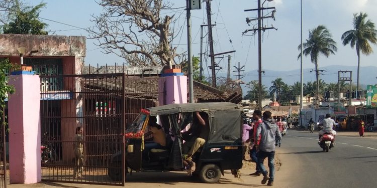 The auto rickshaw carrying the mentally challenged man