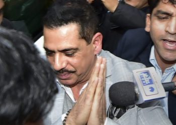Vadra arrives to appear before ED in New Delhi, February 6 2019 (PTI)
