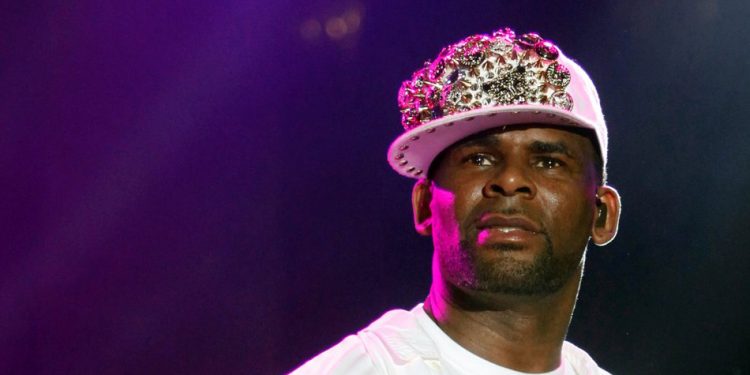 U.S. vocalist, songwriter and producer R. Kelly performs on the final day of the St Lucia Jazz and Arts Festival at Pigeon Island National Landmark, May 12, 2013. (REUTERS)