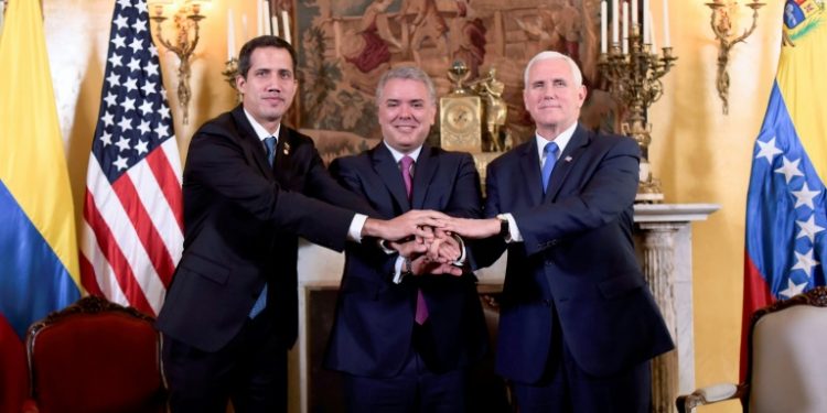 Colombian President Ivan Duque (C), US Vice President Mike Pence (R) and Venezuelan opposition leader and self-declared acting president Juan Guaido meet in Bogota February 25, 2019 (AFP)