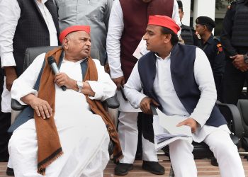 Mulayam Singh Yadav (L) and Akhilesh Singh Yadav