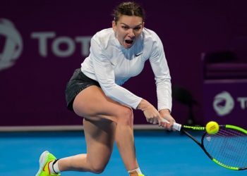 Simona Halep plays a backhand during her match against Elina Svitolina