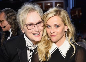 Meryl Streep (L) and Reese Witherspoon