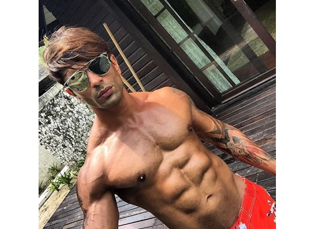 Bipasha Basu And Karan Singh Grover Sun-Tanned Goa Vacation Pics; Karan's  Birthday Vacation