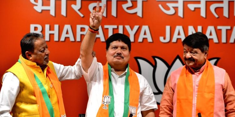 Singh joined the BJP in the presence of party general secretary Kailash Vijayvargiya and West Bengal BJP leader Mukul Roy here. (Image: IANS)