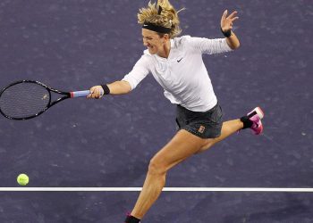 Azarenka set up a second round meeting with long-time rival Williams at Indian Wells.