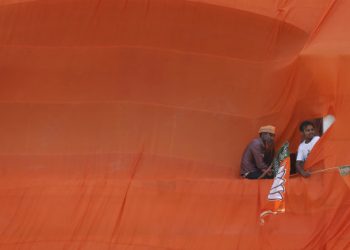 Supporters of Bharatiya Janata Party (BJP), hold party flags as they wait for Modi to arrive to file his nomination papers for the general elections in the northern Indian city of Varanasi April 24, 2014. (REUTERS)