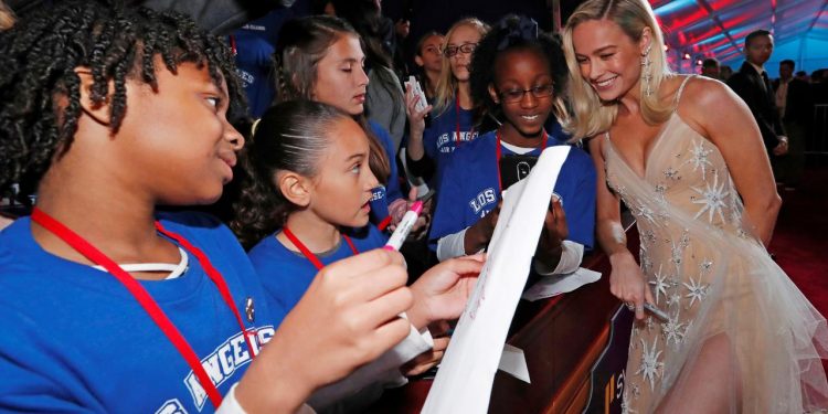 Cast member Brie Larson interacts with fans at the premiere for the movie "Captain Marvel" in Los Angeles, California, U.S., March 4, 2019. (REUTERS)