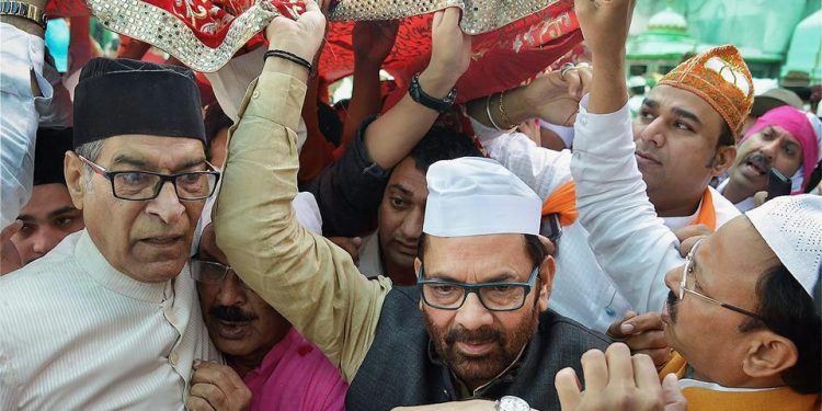 Union minister Mukhtar Abbas Naqvi offers 'Chadar' at the majar of Sufi saint Khwaja Moinduddin Chisti in Ajmer Sharif on behalf of Prime Minister Narendra Modi, Monday (PTI)