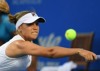 American Sofia Kenin returns the ball Saturday in a loss to China's Wang Yafan in the WTA Mexico Open final (AFP)