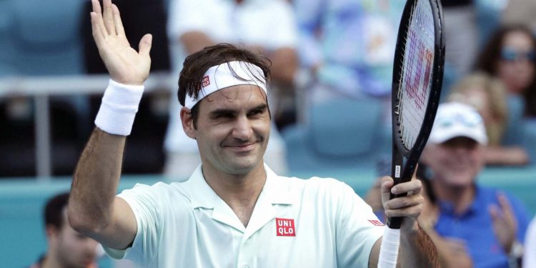Roger Federer waves to the crowd after his victory, Wednesday