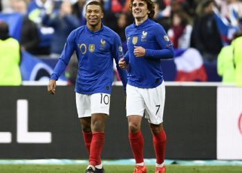 Kylian Mbappe (L) and Antoine Griezmann celebrate the former’s goal against Iceland, Monday