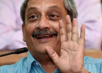 Lucknow: Defence Minister Manohar Parrikar at a press conference at BJP state headquarters in Lucknow on Monday. PTI Photo by Nand Kumar (PTI11_10_2014_000063B)