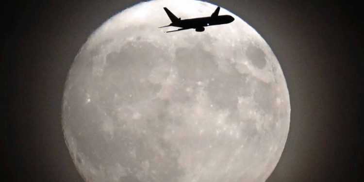 The 'supermoon' in west London.
 (AFP)