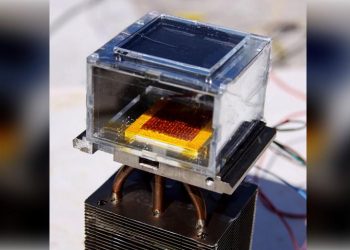 It relies on hydrogels, gel-polymer hybrid materials designed to be "super sponges" that can retain large amounts of water.