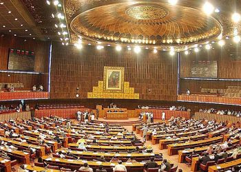 Pakistani army chief General Qamar Javed Bajwa will brief the parliamentarians on the situation. (Image: Dawn)