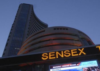 Market starts on a tepid note amid weak global cues