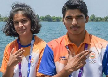 Manu Bhaker (L) and Saurabh Chaudhary